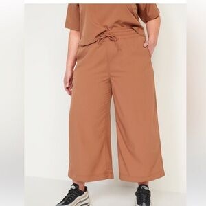 NWT! Women’s Extra High Waisted StretchTech Cropped Wide Leg Pants - Size 3X
